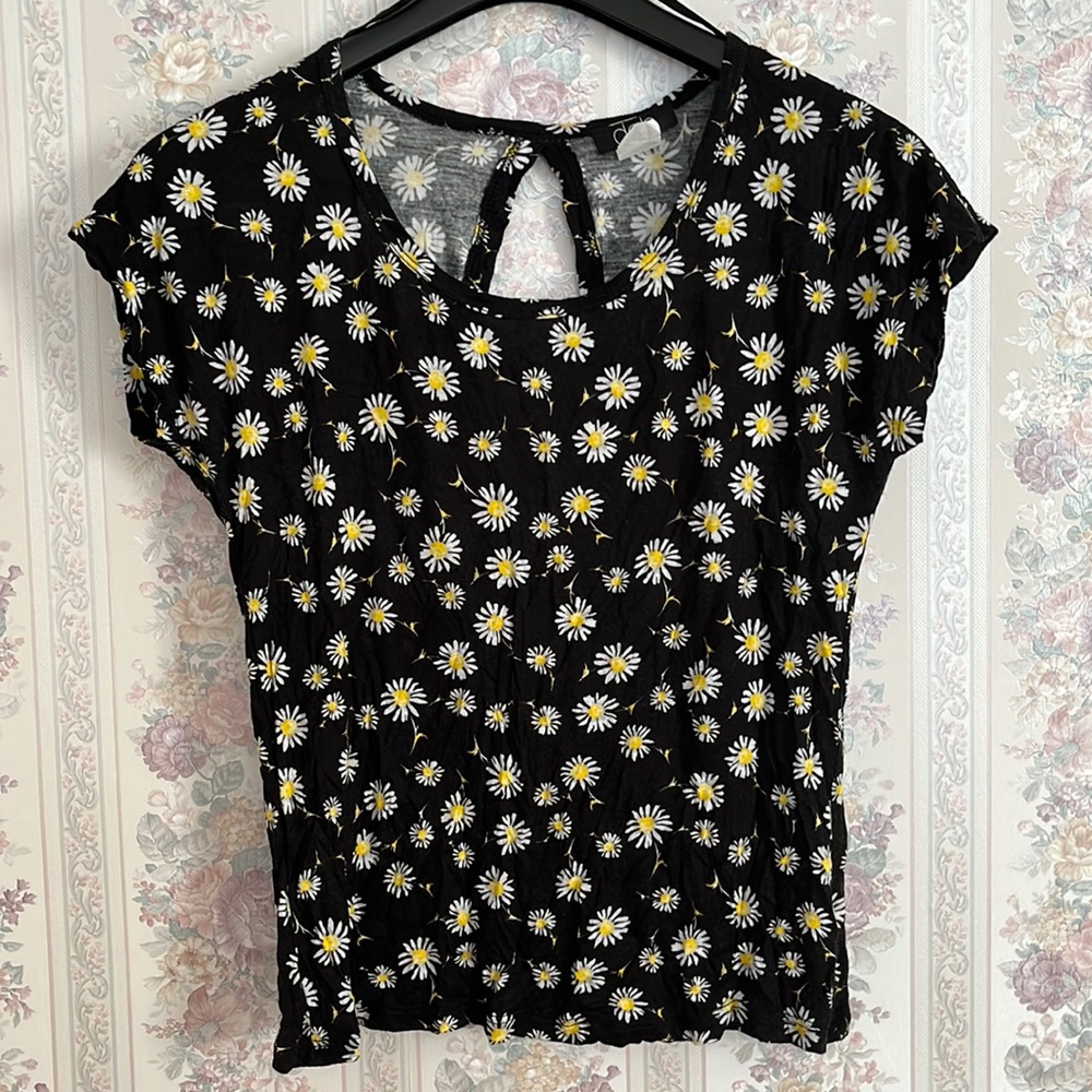 Deb Open-Back Daisy Top